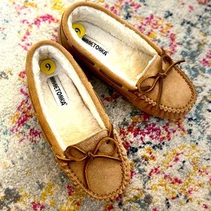 Minnetonka Moccasin slippers